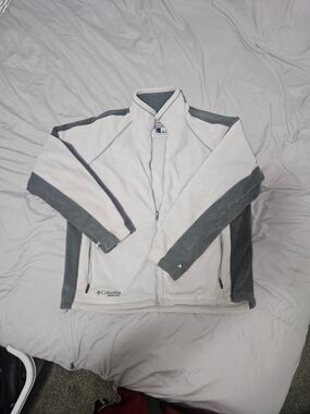 Columbia Two-Tone Grey & White Fleece Jacket